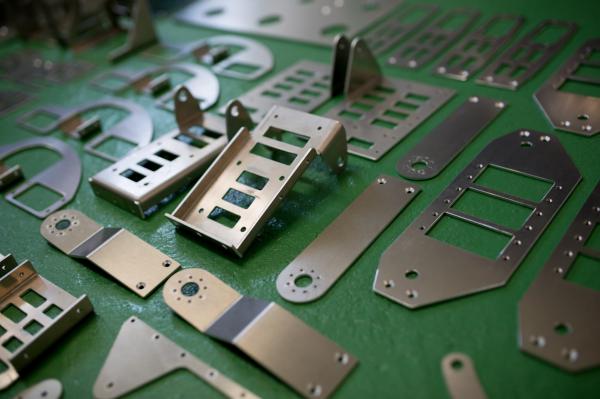 プレス板金部品加工｜西都プレス工業